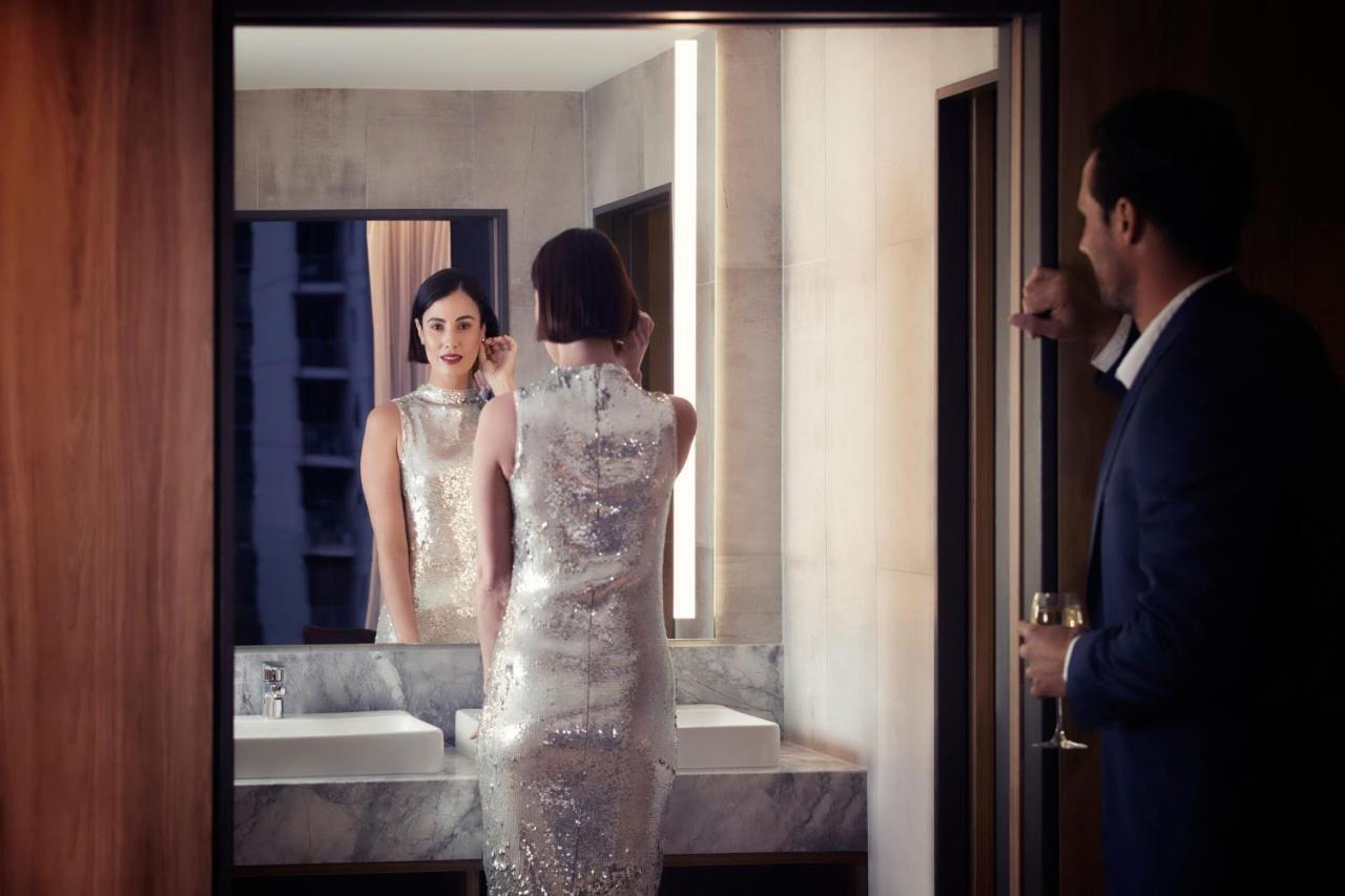 The Westin Brisbane Hotell Eksteriør bilde The bathroom of a suite at The Ritz-Carlton, Hong Kong