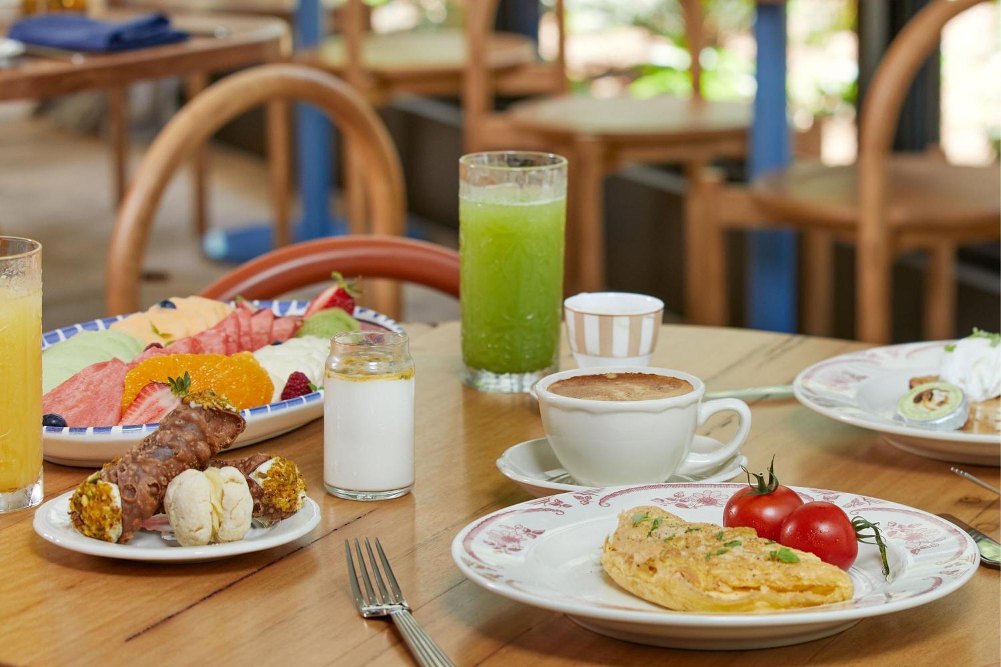 The Westin Brisbane Hotell Eksteriør bilde A typical breakfast at the Dacha